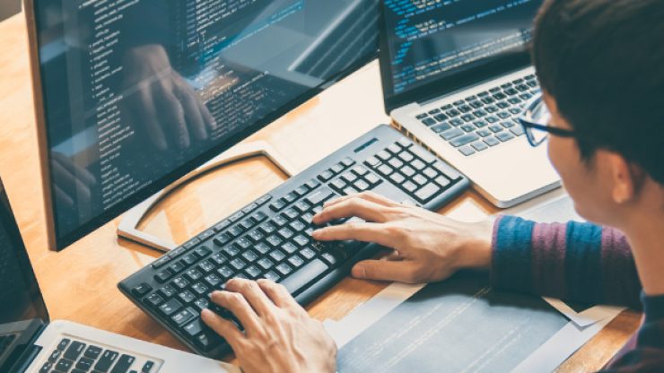 كيف تصبح مبرمج ويب؟ دليل شامل لبدء مسيرتك في البرمجة